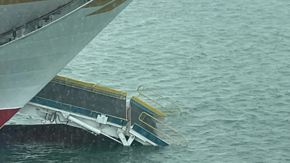 Bilrampen på en Destination Gotlands färjor var nedsänkt i vattnet.