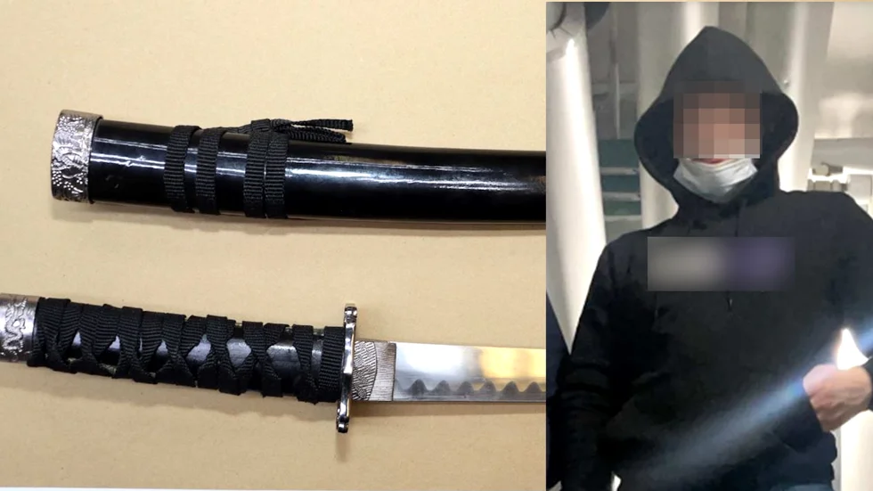 19-åringen misstänks ha hotat 26-åringen med ett svärd.