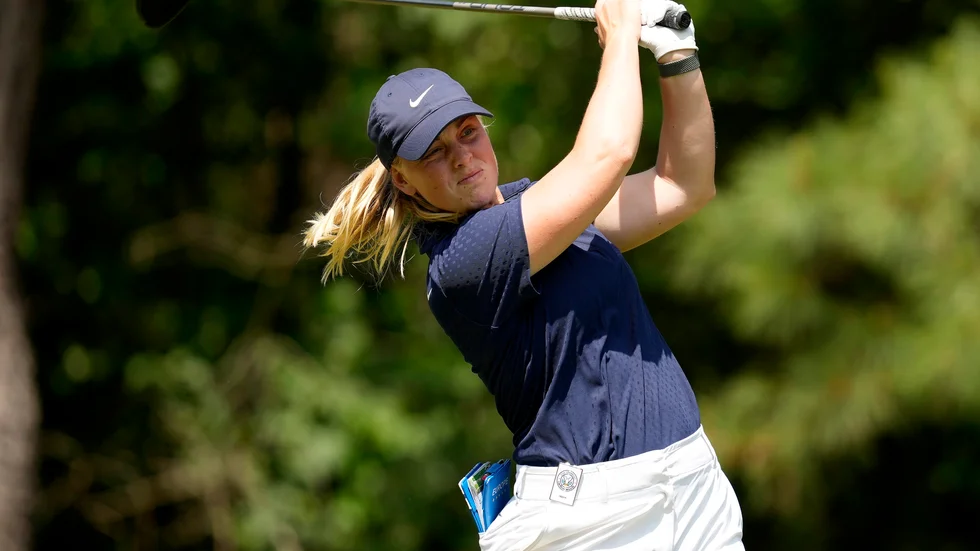 Maja Stark är med i täten efter den första rundan i Chevron Championship.