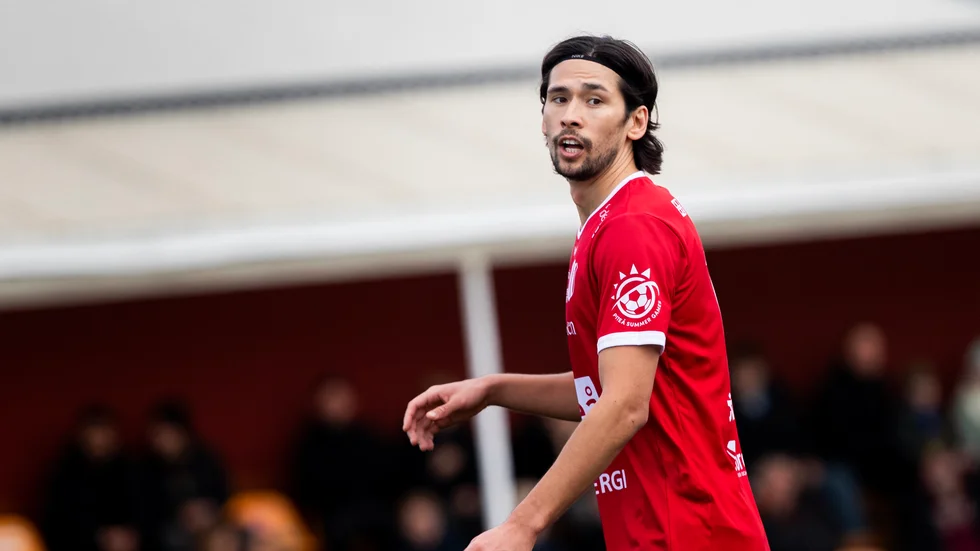 Jonathan Lundbäck orsakade en straff.