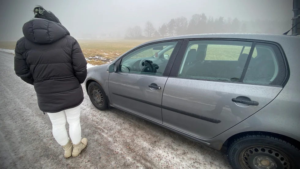 Annas nyinköpta begagnade bil visade sig ha 19 år gamla vinterdäck, något som hon tror hade kunnat kosta henne och hennes 2-åriga dotter livet.