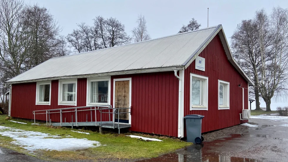 DHR:s gamla sommarhus Strandvik, som privatpersoner kunnat hyra för fest, har köpts av Katrineholms kommun för en krona.  