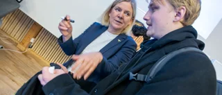 Långa köer när partiledaren kom till Luleå – han fick autograf
