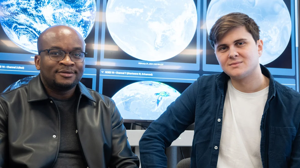 Moses Browne Mwakyanjala och Petter Lindberg driver ett rymdföretag som har framtiden för sig. Antalet satelliter i omloppsbana runt jorden kommer nämligen flerfaldigas de närmaste åren.