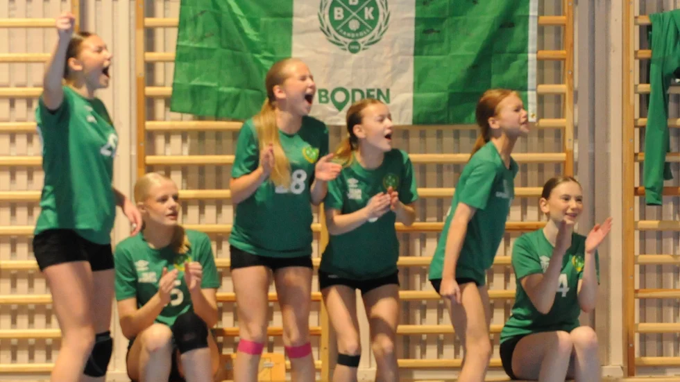 Bodens tjejer peppade varandra genom hela matchen.