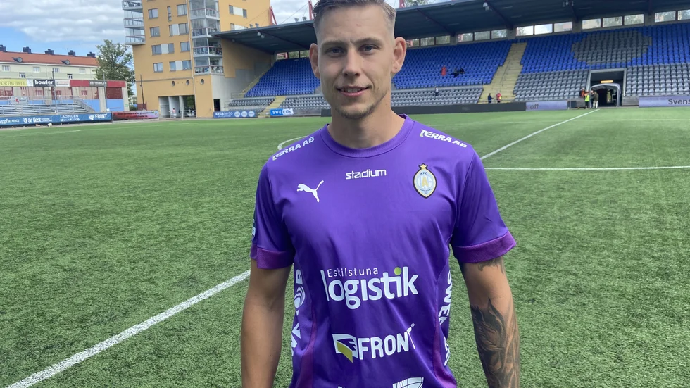 Kevin Dyplin gjorde sin första match för säsongen i AFC-tröjan när laget vann med 7–1.