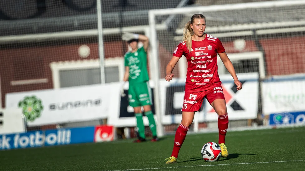 Ellen Löfqvist gör sin nionde säsong i PIF dam. Den här säsongen har hon spelat 13 matcher från start.