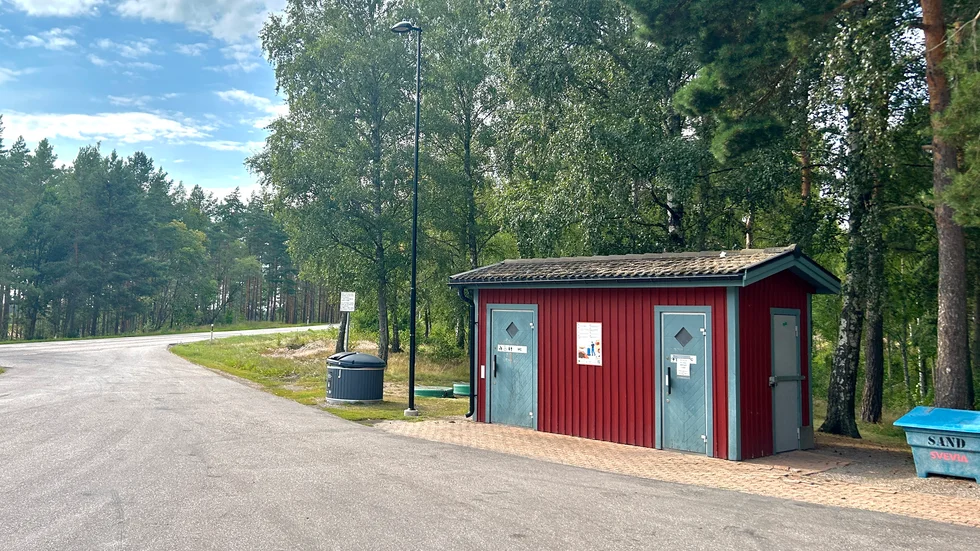 Rastplats Aspen nära Äs ska stängas för södergående trafik. Det innebär att trafikanter i den riktningen blir utan rastplats med toalett på en drygt sju mil lång sträcka. 