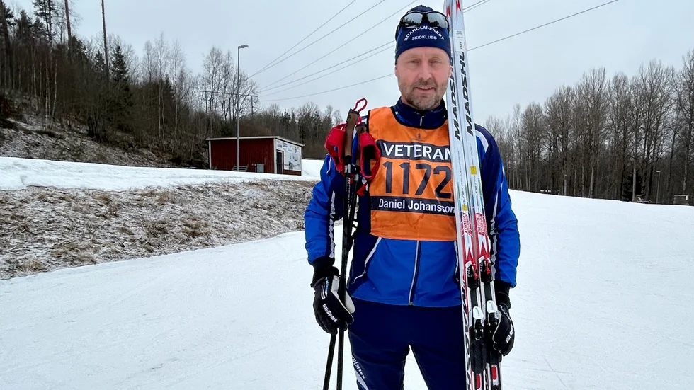 Daniel Johansson, som åker för Boxholm-Ekeby Skidklubb, genomförde i år Vasaloppet i orange veteranväst för första gången. Han tycker att det kändes lite speciellt och han är stolt över att få bära den.