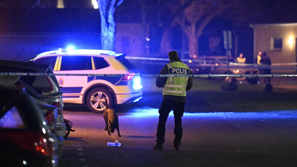 Polis på plats i Kristianstad natten till tisdagen sedan en man påträffats med misstänkta skottskador.