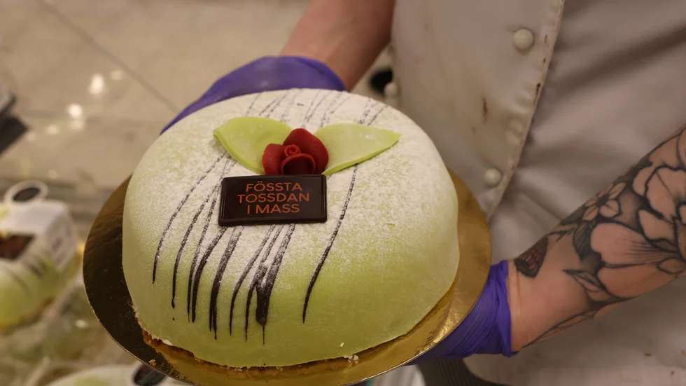 ”Fössta tossdan i mass”, även känd som smålänningarnas nationaldag, firas enligt tradition med marsipantårta. 
