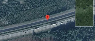 Personbil stillastående på E4 - stopp i ett körfält