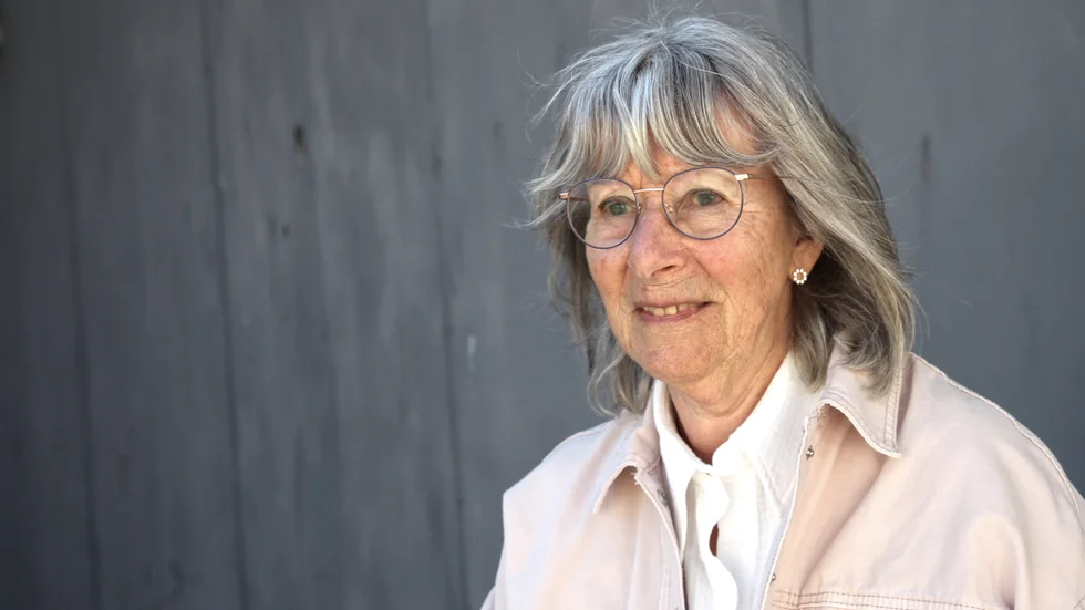 "Första steget är att acceptera att man behöver hjälp. Andra steget är att ta sig till vårdcentralen. Det är inte lätt innan man kommit så långt", säger Ann-Mari Järnsved som svar på frågan om varför hon tror att många väntar så länge med att söka hjälp för problem med hörseln.