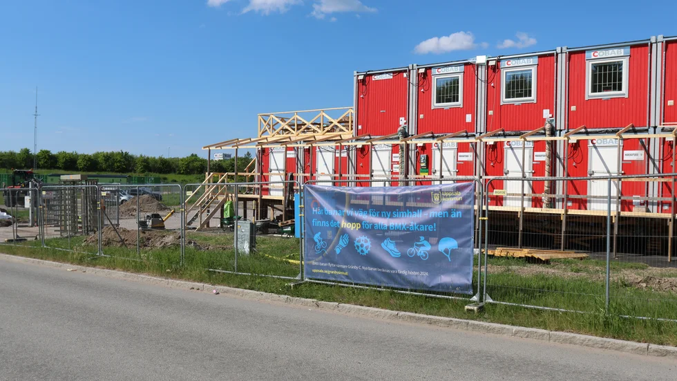 Simhallen väntas stå klar 2026.