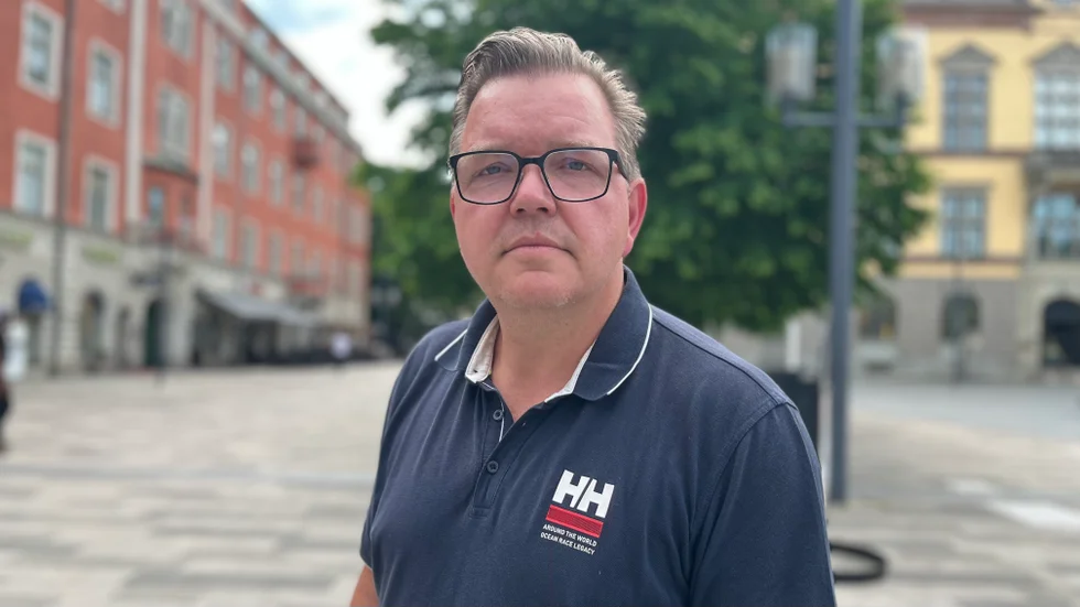 Magnus Johansson (S) vill sänka VA-avgiften med bland annat sparade skattemedel för oförutsedda utgifter. "Man får ta från skattekollektivet till avgiftskollektivet, däremot inte det omvända."