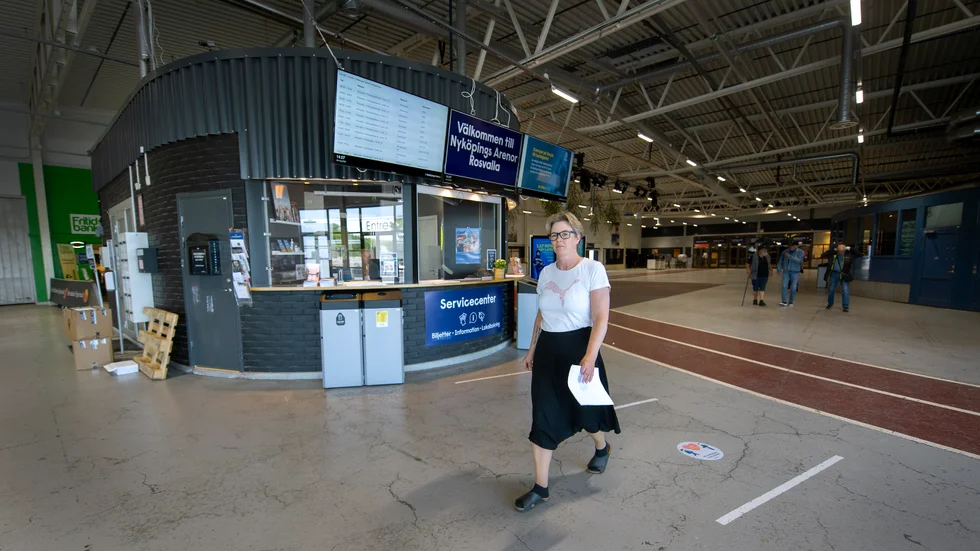 Ny flyttar lokalbokningen från kuren i entréhallen på Rosvalla. Sara Högman, enhetschef på lokalbokningen och resten av personalen slipper trångboddhet, dålig luft och temperaturskillnader. 