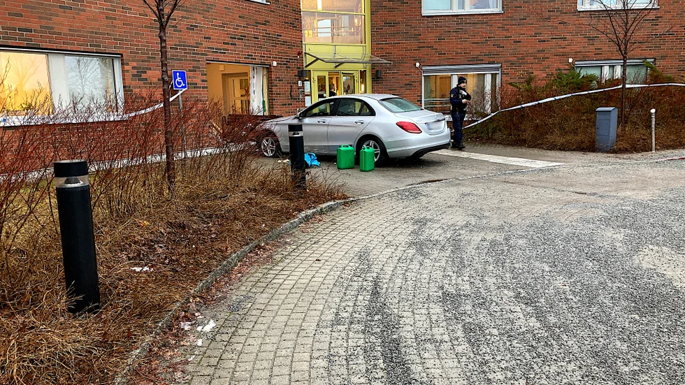Mannen som körde in bilen i väggen till omvårdnadsboendet i Enköping begärs häktad för försök till mord samt grov skadegörelse.
