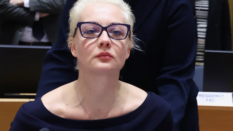 Julia Navalnaja talar på ett utrikesministermöte i Bryssel den 19 februari.