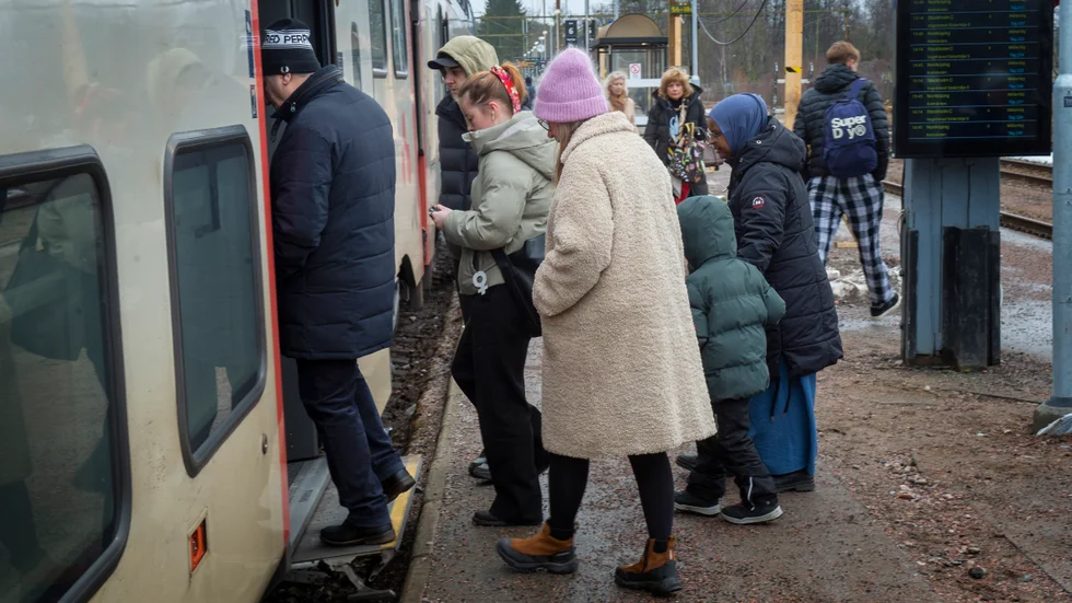
Mälardalstrafik och MTR Mälartåg har kommit överens om att avbryta det nuvarande avtalet i förtid. Från och med 16 juni i år står Transdev för driften av Mälartåg.