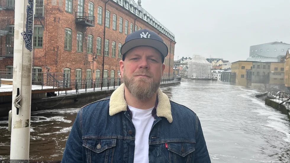 Johan Larsson-Hytte ser en trend med allt sämre arbetsmiljö. "Allt ska gå så fort numera att man glömmer bort arbetsmiljön", säger han.