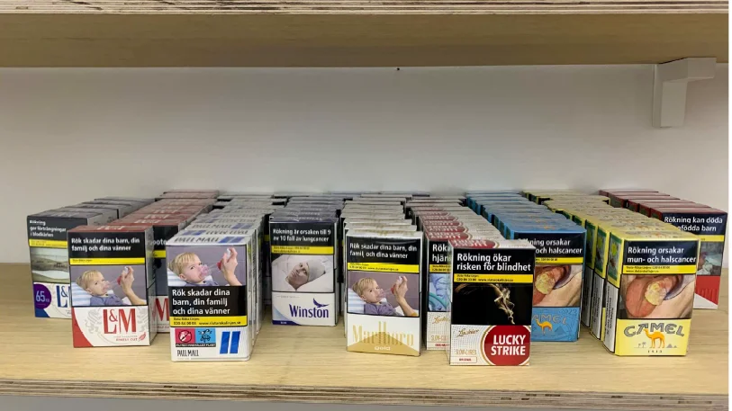Polisen beslagtog 80 cigarettpaket vid inspektionen. 