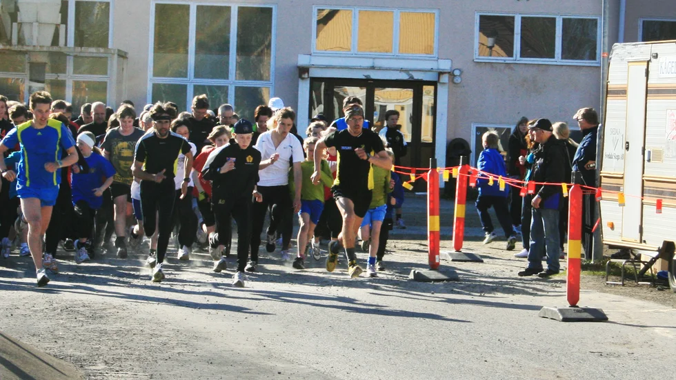 Start av en grupp i Broarna Runt 2011. 