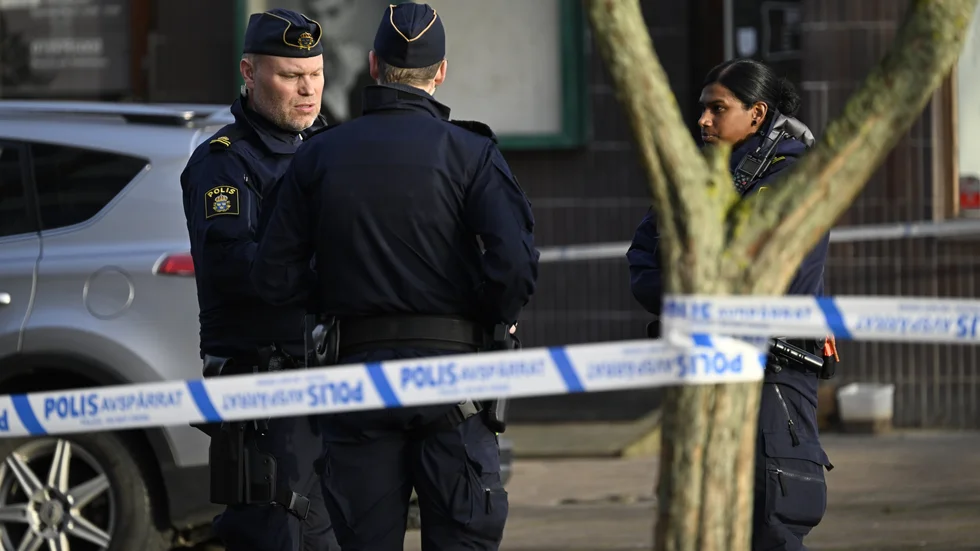 Polis på plats i Helsingborg på tisdagsmorgonen efter en skottlossning.