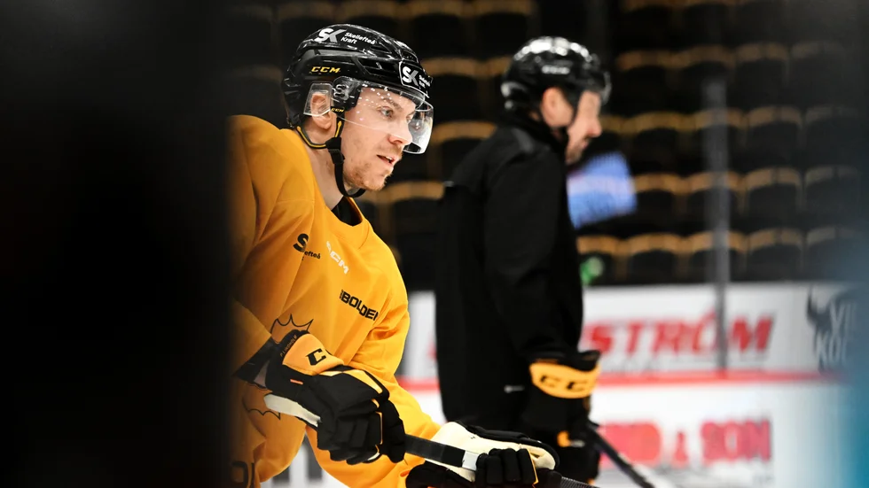 Pär Lindholm tränade för fullt under fredagen, vilket lär göra honom aktuell för en comeback redan i den första SM-semifinalen på lördag. 
