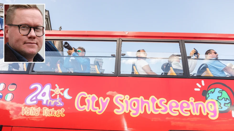 Carl Dahlin är en av fyra moderater som hoppas kunna bussa länsborna runt på olika kulturaktiviteter. Men någon sightseeingbuss liknande de som finns i storstäderna lär vi inte få se på E 22.