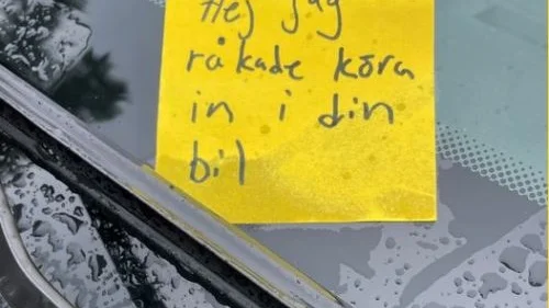 Med en sån här lapp kan bilägare lockas att skicka bild på sitt körkort - som kan hamna i fel händer. 