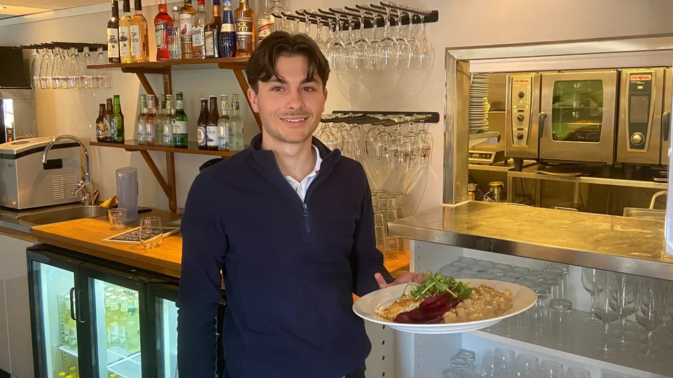 Jonathan Sandelius, 19-årig nyrekryterad restaurangchef på Strängnäs golfklubb. "Är jättemotiverad".