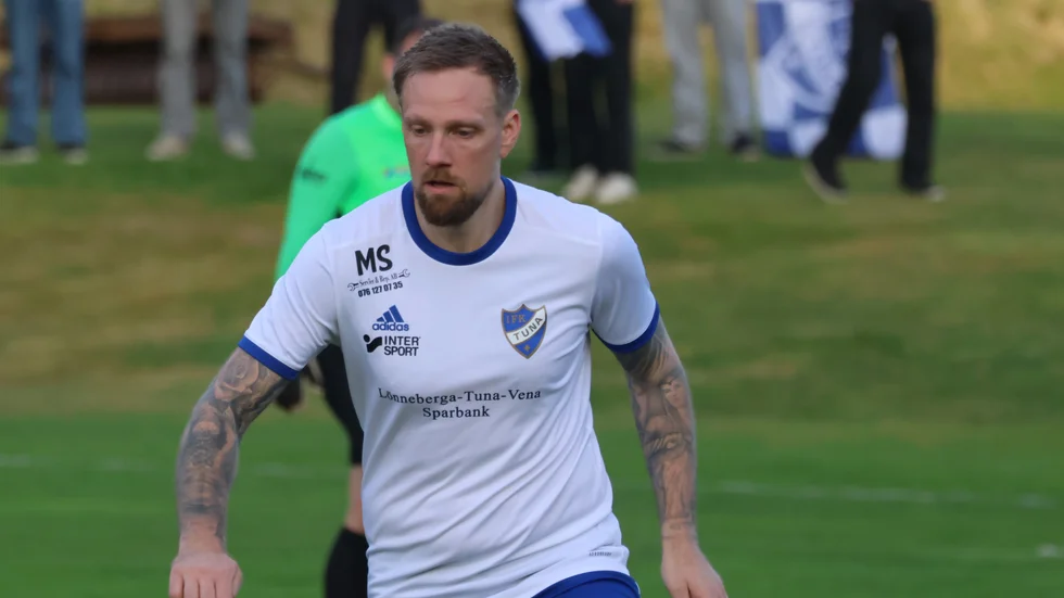 Alexander Gustafsson drabbades av en knäskada tidigt i Tunas premiärmatch mot Fågelfors i helgen.