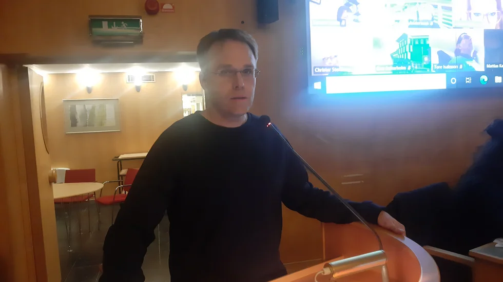 Samuel Ek (KD) argumenterade för att skolan ska införa elevhälsa online. 