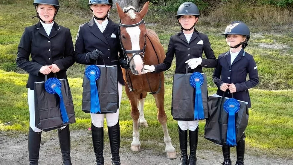 Ellen Eliasson, Amanda Zettervall Fredriksson,  Alva Asp och Emma Brändeborn såg till att Gnesta RK fick en andraplats i division 3-starten.