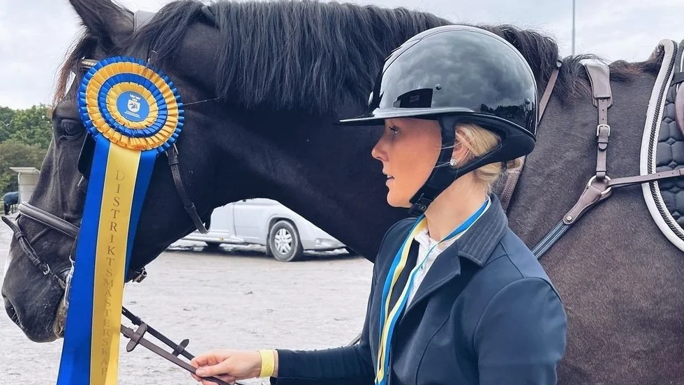 Ella Björklund och Balotelli hoppade hem DM-guldet på Sundbyholm.