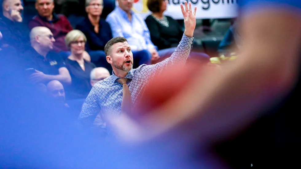 Peter Öqvist förklarar att man inte bara söker vilken ersättare som helst utan en ersättare som också gör laget bättre.