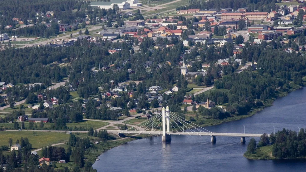 Pajala Hälsocentral minskar antalet obs-platser efter den stora smittpridningen i kommuen eftersom personal på hälsocentralen är frånvarande på grund av sjukdom. 