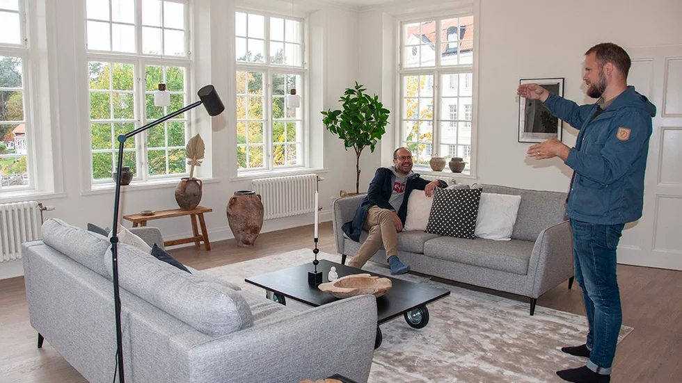 Fastighetsutvecklaren Sisyfos planner Lars Andersson och historikern Hampus Busk är överens om att paradvåningarna på Walloxen är unika i sitt slag i Knivsta. 
