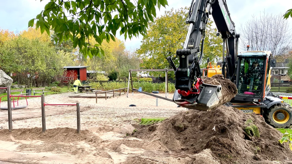 Den nya lekparken i Strångsjö ska vara färdig i slutet av oktober eller i början av november. 