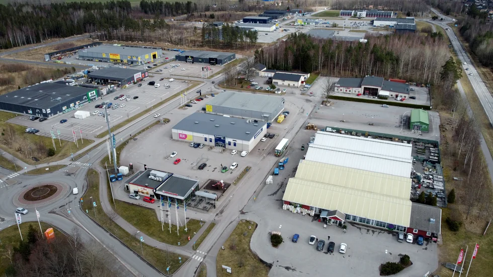 Allt fler företag etablerar sig i Bråstorpsområdet. Men för att kunna bygga nytt och justera en fastighetsgräns krävs hanering av Lantmäteriet. De har nu långa handläggningstider.