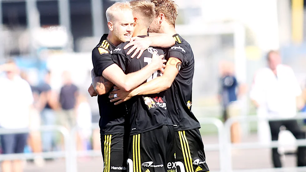 Smedby fick jubla på hemmaplan mot Rynninge. Här efter 1–0 på Prozero arena.
