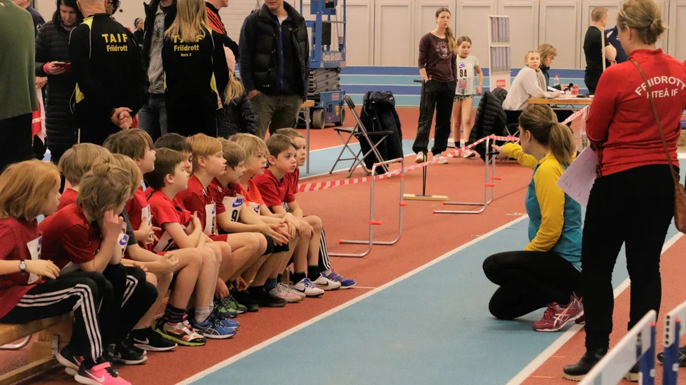 I fina Pite Energi Arena tränar friidrottarna under inomhussäsongen.