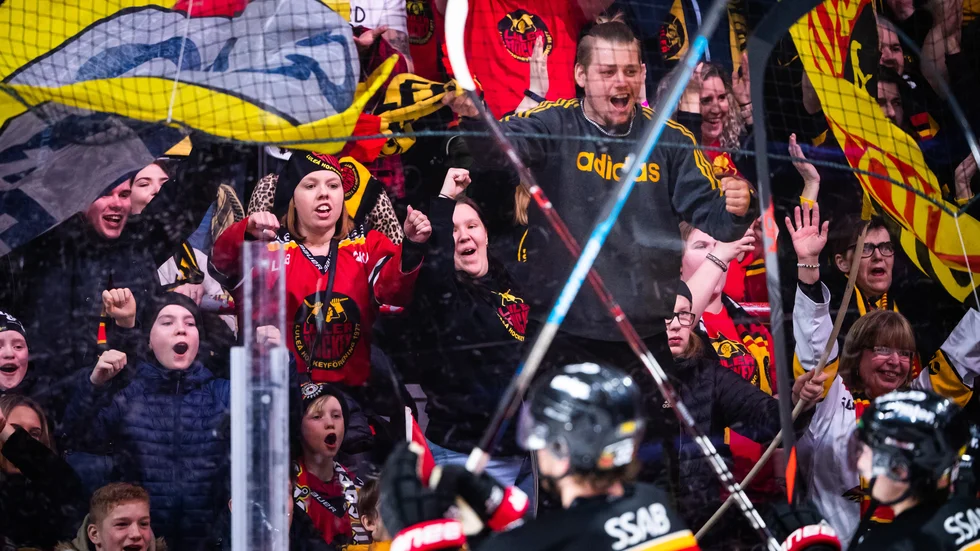 "Vi är många som har längtat", säger ståplatssupportern Mattias Sehlberg.