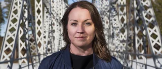 Kriminalroman om att utstå våld för att få höra till