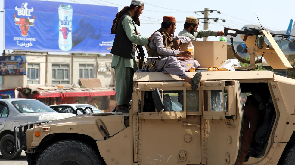 Talibaner vid Hamid Karzai International Airport, i Kabul, Afghanistan.