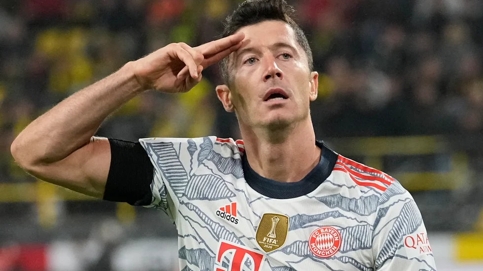 Robert Lewandowski (mitten) var inblandad i allt i 3–1-segern.