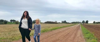 Mamma kritisk mot farlig skolväg: "Jag vill inte att min dotter går ensam här" 