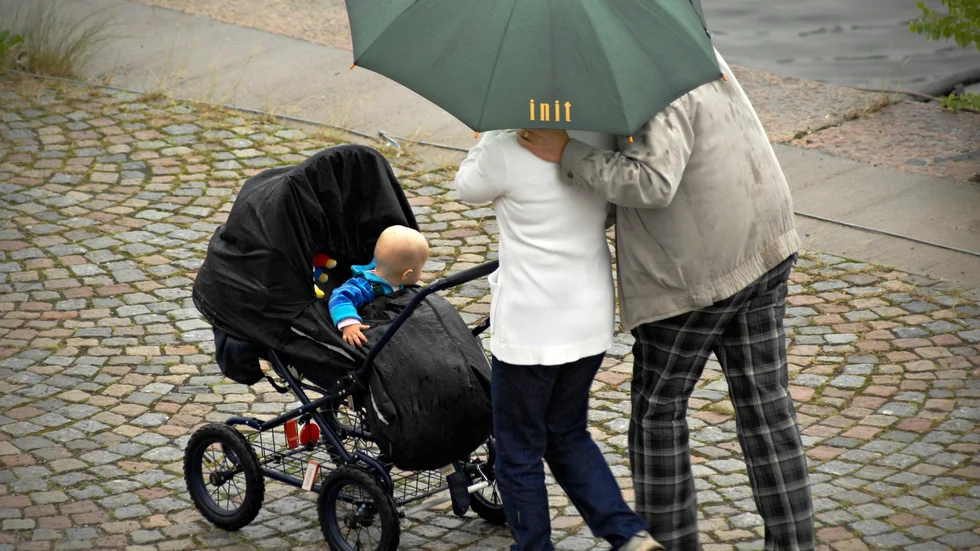 Barnfamiljerna, och framförallt de som "kämpar för att sätta fram mjölk och cornflakes till frukosten är valets förlorare, skrev Laila Naraghi och Tomas Kronståhl (S) i en tidigare debattartikel. "Det är obegripligt vad skribenterna avser när det påstår att KD, M, L och SD prioriterar skattesänkningar för dem med de högsta inkomsterna", svarar Gudrun Brunegård (KD).