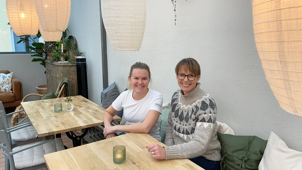 Emma Lindman och Alexandra Ydevall ser fram emot att kunna ta emot fler gäster i restaurangen.