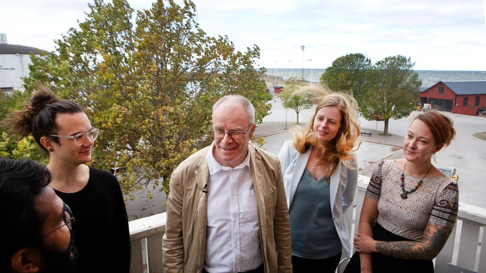 Rektor Anders Hagfeldt besökte Campus Gotland för första gången sedan han tillträdde, och fick en pratstund med forskarskolans doktorander Harash Vardhan Bhati, Lukas Dahlström, Lotte Horikx och Beatrice Krooks.